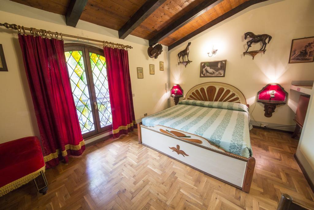 Hotel Villino Della Flanella Modena Room photo