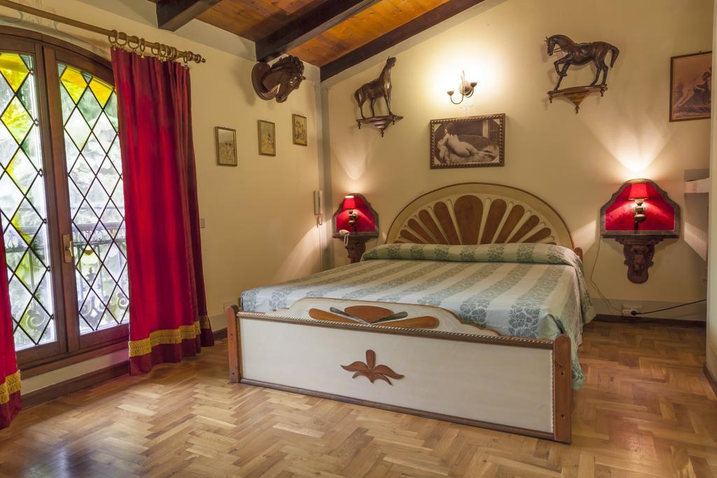 Hotel Villino Della Flanella Modena Room photo