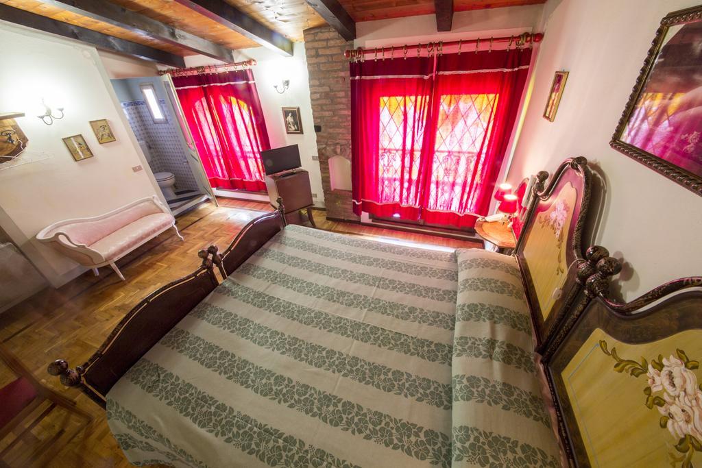 Hotel Villino Della Flanella Modena Room photo