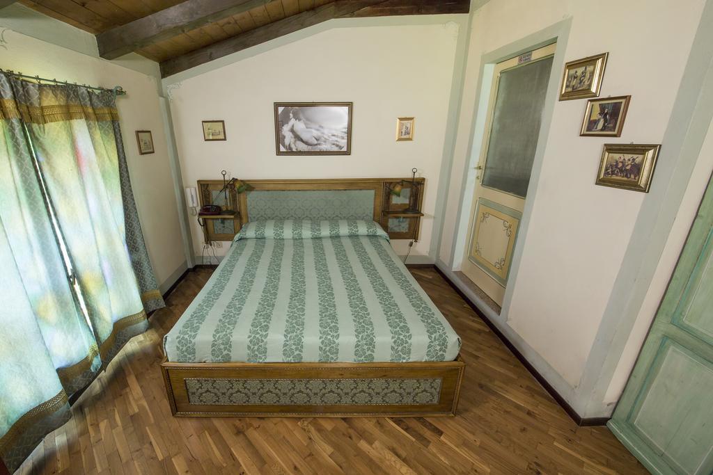 Hotel Villino Della Flanella Modena Room photo