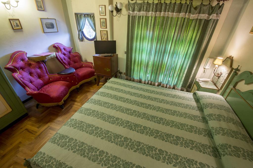 Hotel Villino Della Flanella Modena Room photo